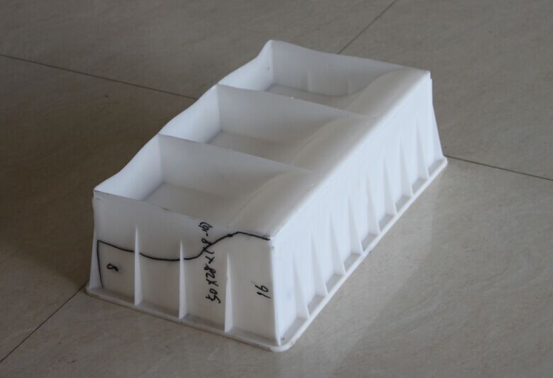 使用混凝土路側石塑料模具澆筑路側石過程中能否確定水泥混凝土配比？